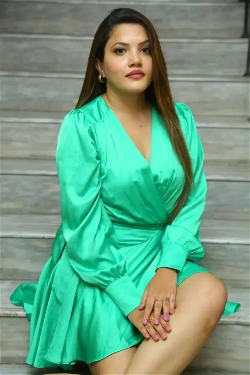 Indian Actress Sunita Pandey Long Legs Show in Green Skirt